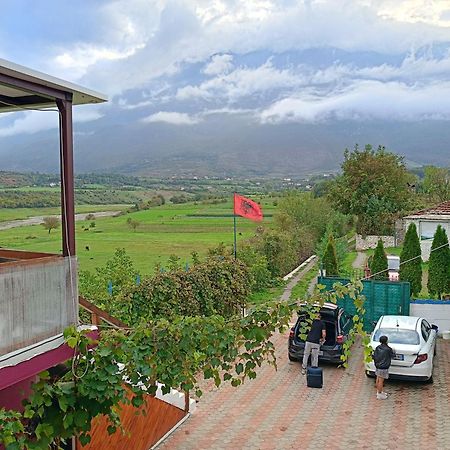 Superpanorama Guesthouse Kukes Exterior foto