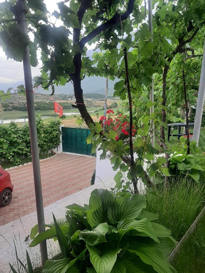 Superpanorama Guesthouse Kukes Exterior foto