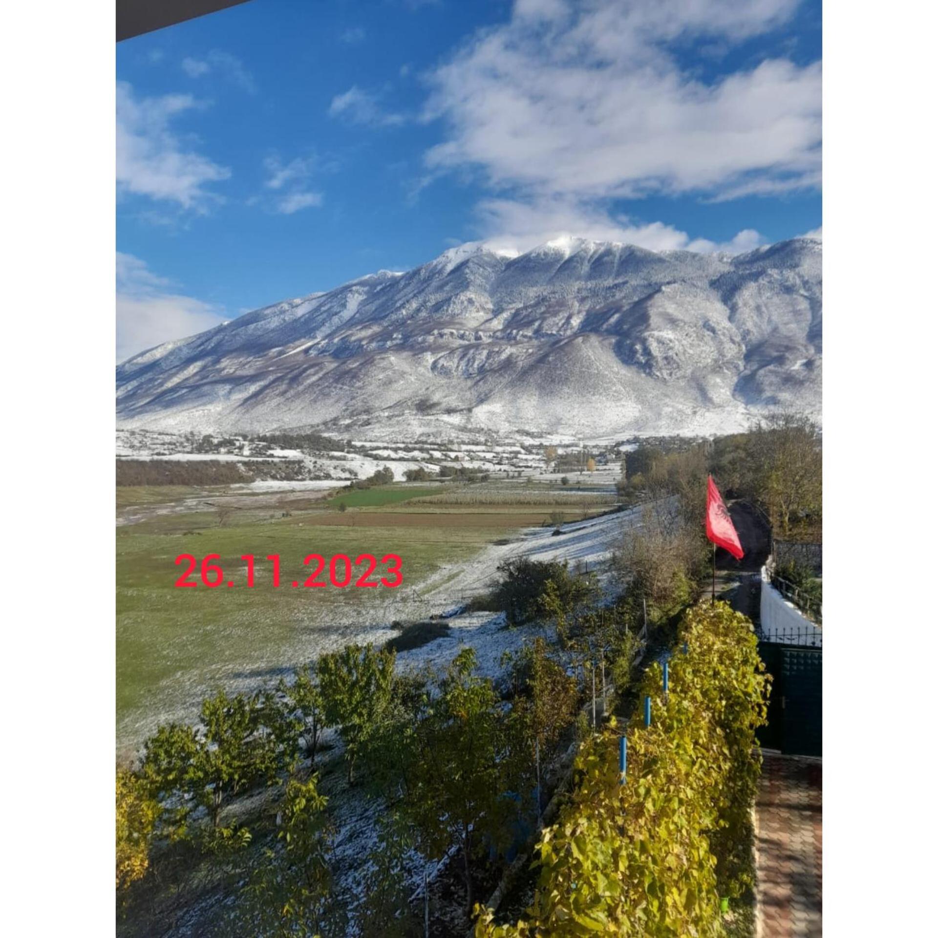 Superpanorama Guesthouse Kukes Exterior foto