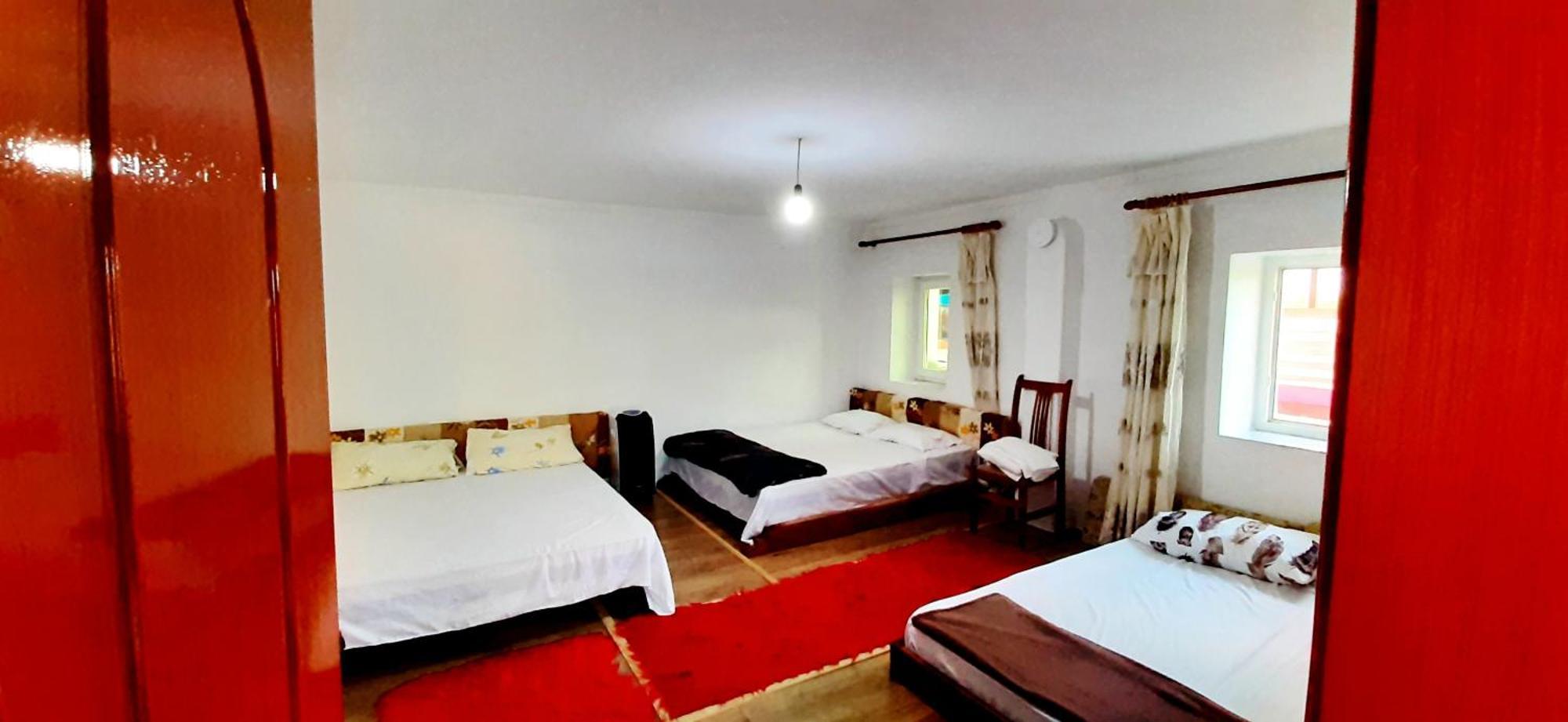 Superpanorama Guesthouse Kukes Exterior foto