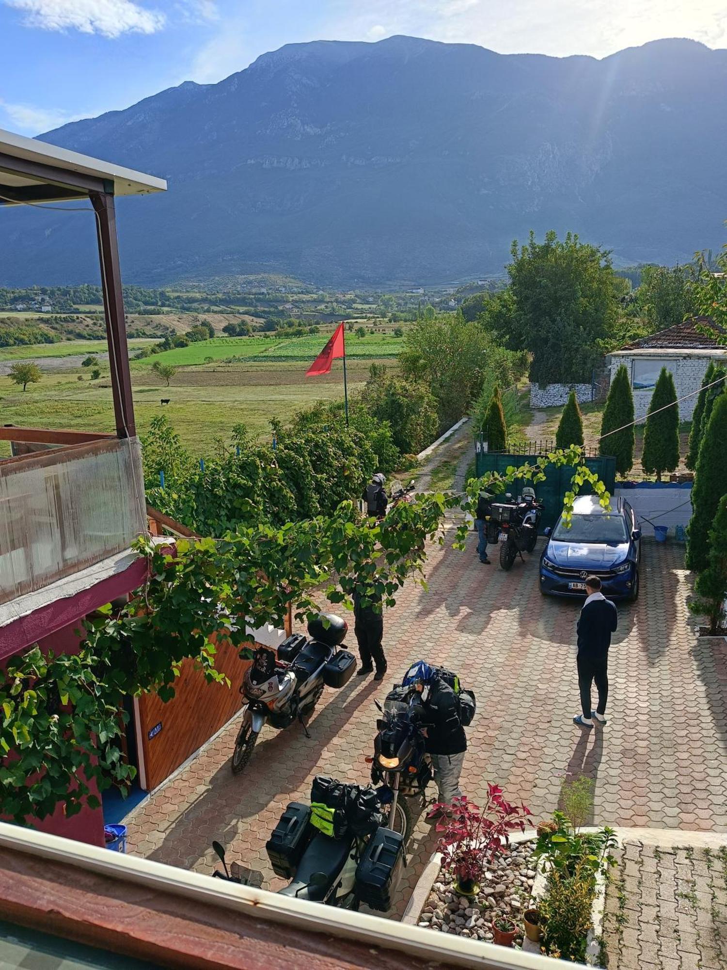 Superpanorama Guesthouse Kukes Exterior foto
