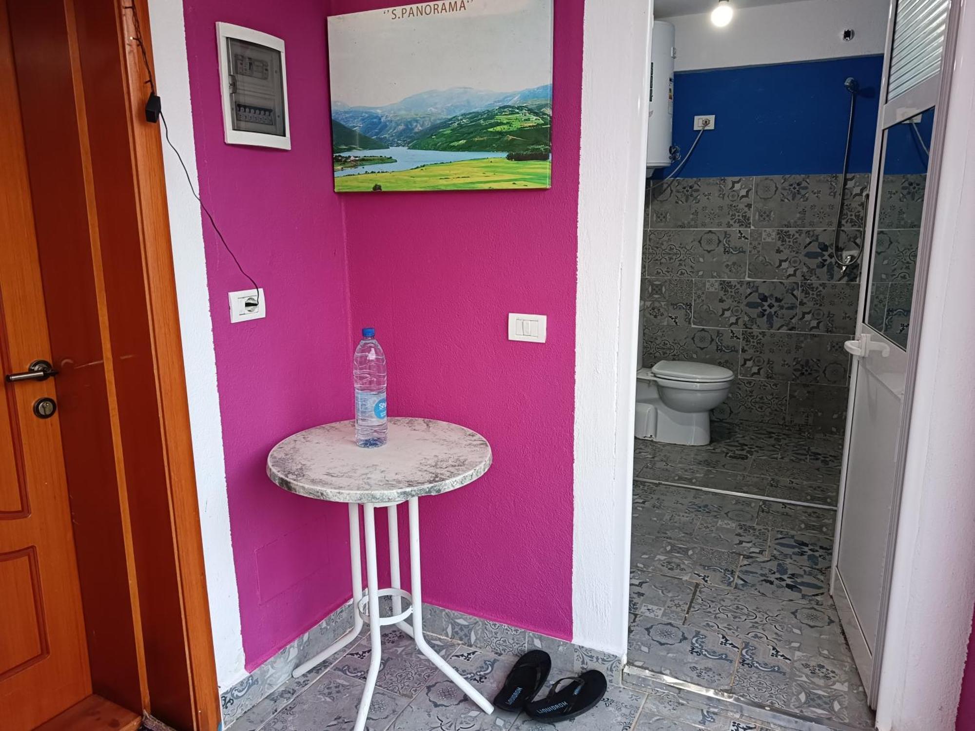 Superpanorama Guesthouse Kukes Zimmer foto